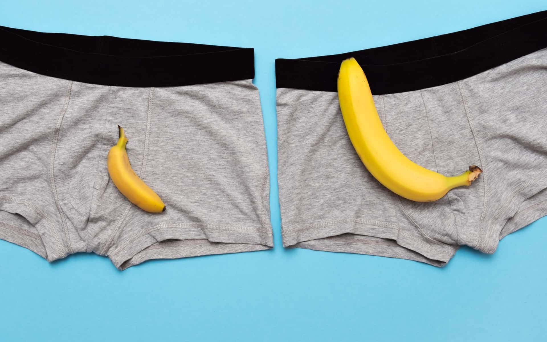 boxers y bananas en fondo azul
